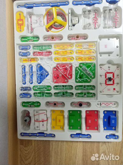 Электронный конструктор Знаток