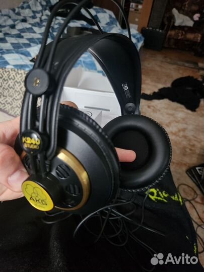 Студийные наушники AKG k240