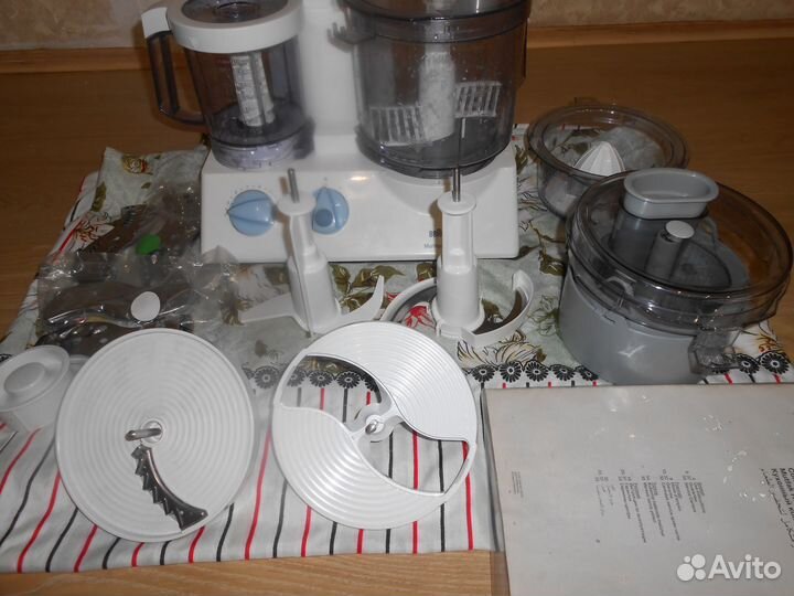 Комбайн кухонный, насадки комбайна 700 на 600 Вт