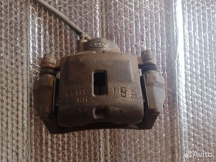 Суппорт передний правый оригинал Kia spectra 1.6