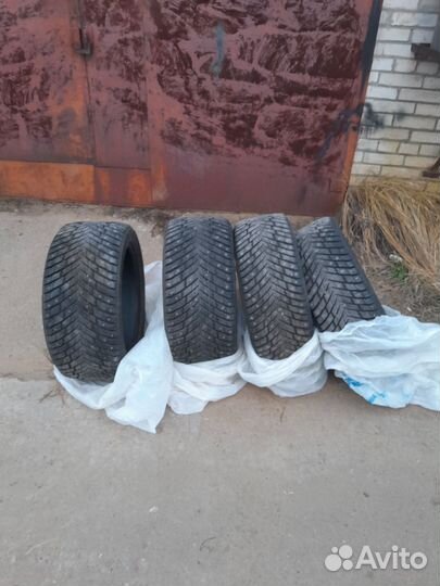 Arivo Ice Claw ARW7 245/45 R18 и 275/40 R18