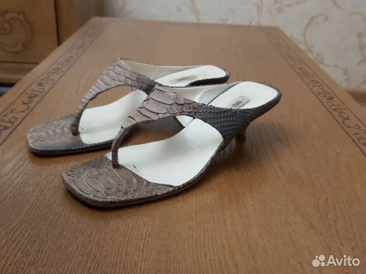 Шлепанцы женские