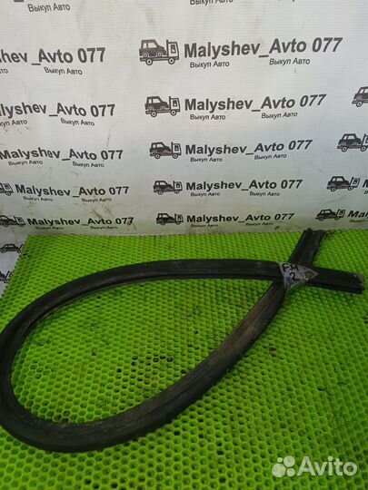 Уплотнитель капота Ford Mondeo 2