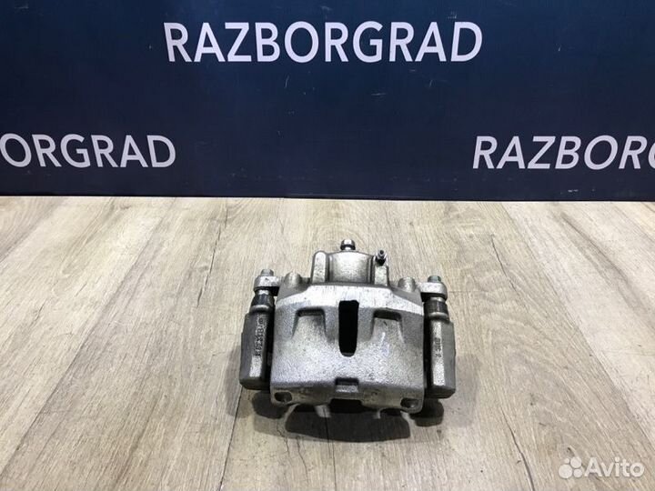 Суппорт передний левый Toyota Camry GSV50 3.5