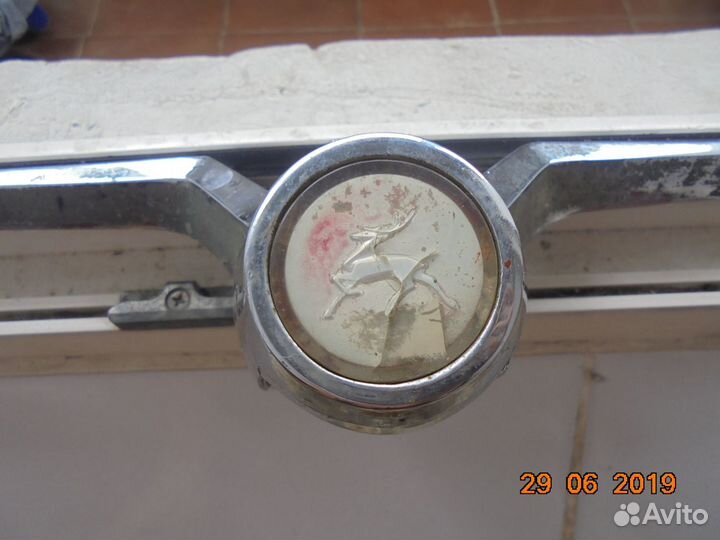 Эмблема на крышку багажника