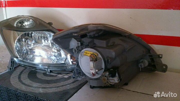 Фара тойота пассо правая / левая 2000 - 2007г