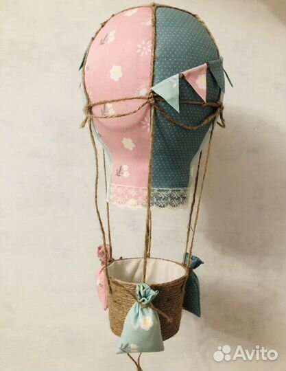 Воздушный шар с корзиной, мобиль над кроваткой