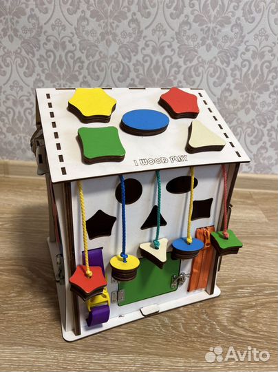 Бизиборд развивающий домик со светом