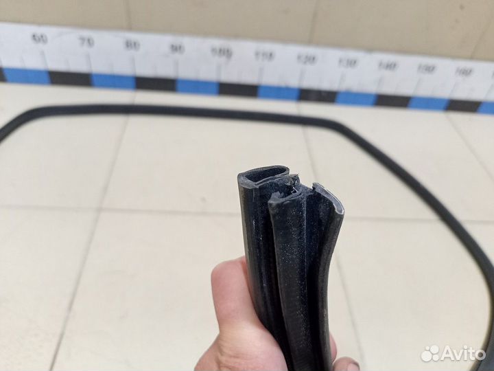 Уплотнитель (внутри) Land Cruiser (150) -Prado 200