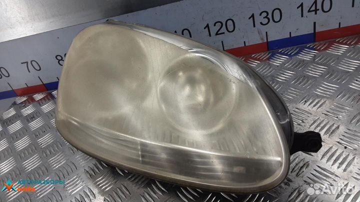 Фара правая Volkswagen Golf 5 2004