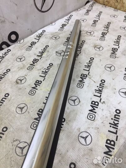 Молдинг стекла передний правый Mercedes S-Class