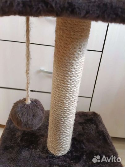 Кошачий домик с когтеточкой