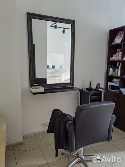 Продам зеркало с полкой
