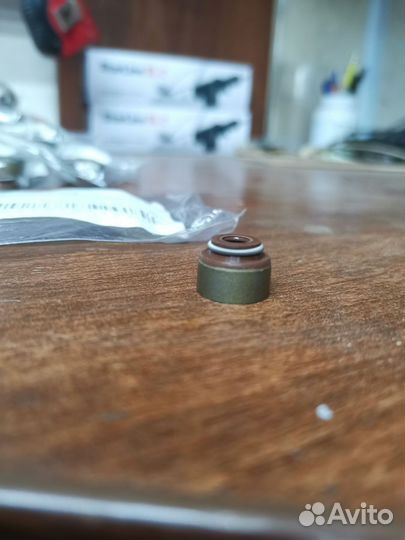 Маслосъемные колпачки