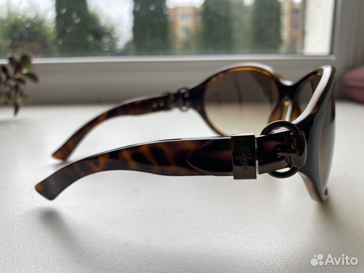Солнцезащитные очки женские gucci