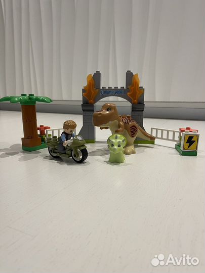 Lego duplo 10939 Побег динозавров