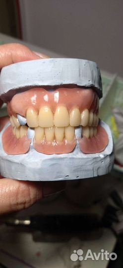 Зубной техник