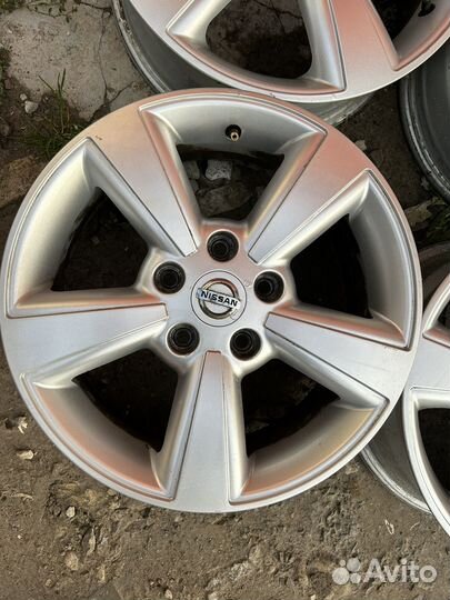 Диски литые R16 Nissan