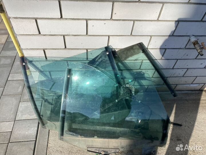 Стёкла дверей Ауди 80 б3