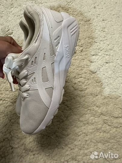 Кроссовки женские asics 36