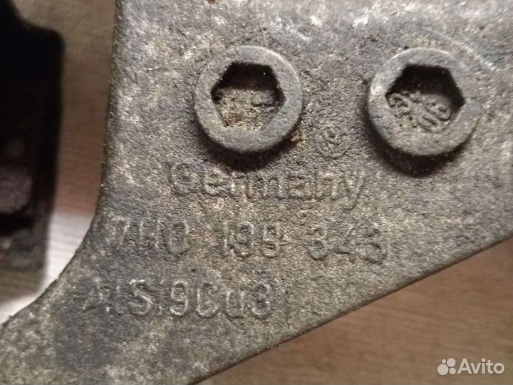 Кронштейн двигателя Фольксваген Транспортер Т5 09г