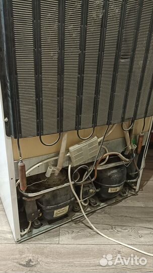 Холодильник Stinol 102E