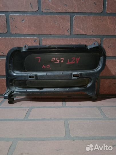 Заглушка бампера toyota avensis AZT250 1AZ-FSE FR/LH