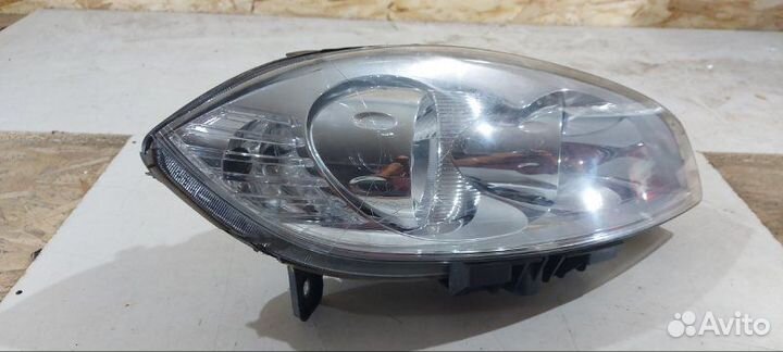 Фара галогеновая передняя правая Fiat Linea