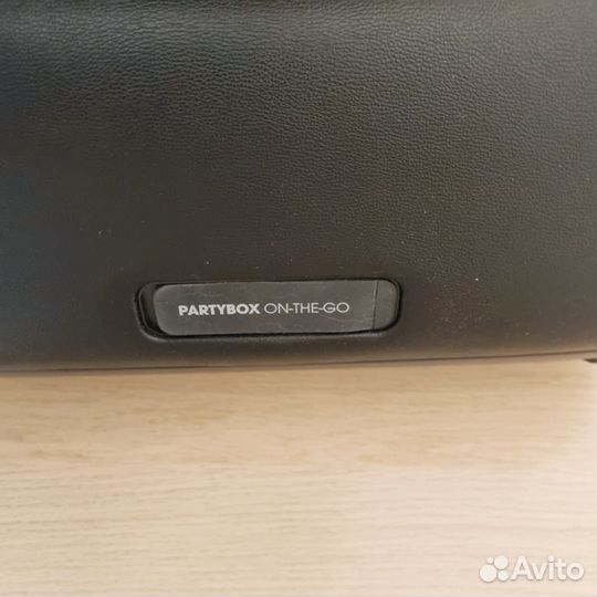 Колонка JBL partybox ON-THE-GO с караоке