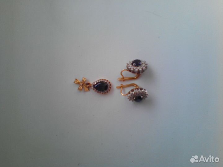 Продам серьги и кулон