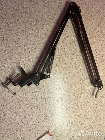 Настольная стойка пантограф для микрофона