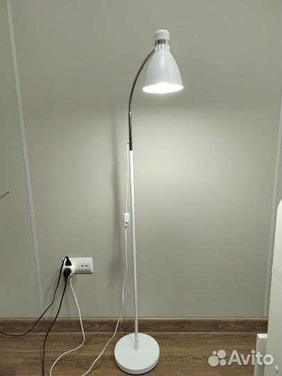 Напольная лампа