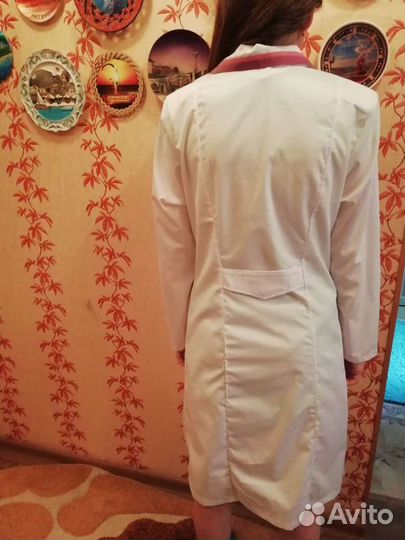 Белый медицинский халат