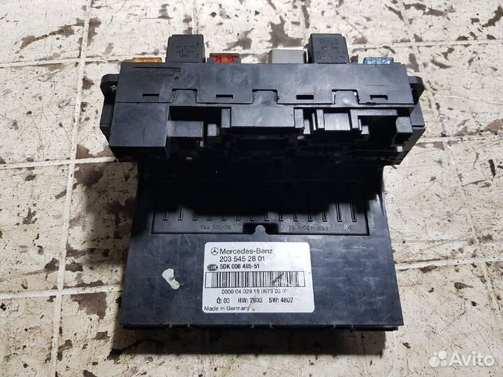 Блок предохранителей (реле) Mercedes-Benz C 320