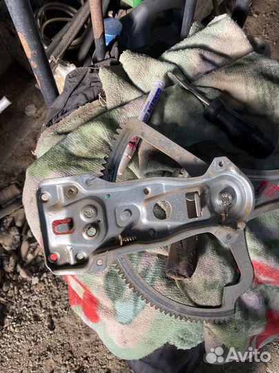 Мерседес ML W163 передний правый стеклоподъемник