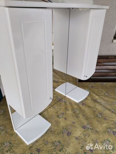 Зеркальный шкаф