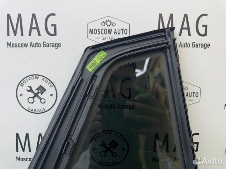 Форточка двери задняя левая Mercedes-Benz Gle C292