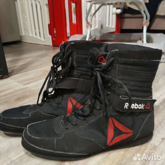 Боксерские перчатки, кроссовки, шлем