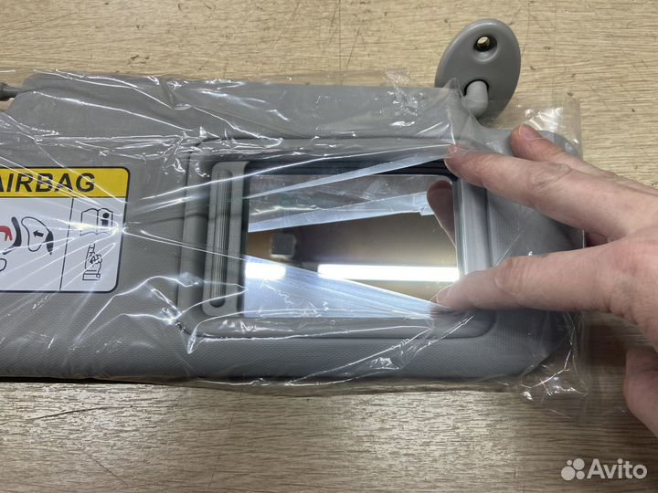 Козырек солнцезащитный правый Toyota Rav4 XA50