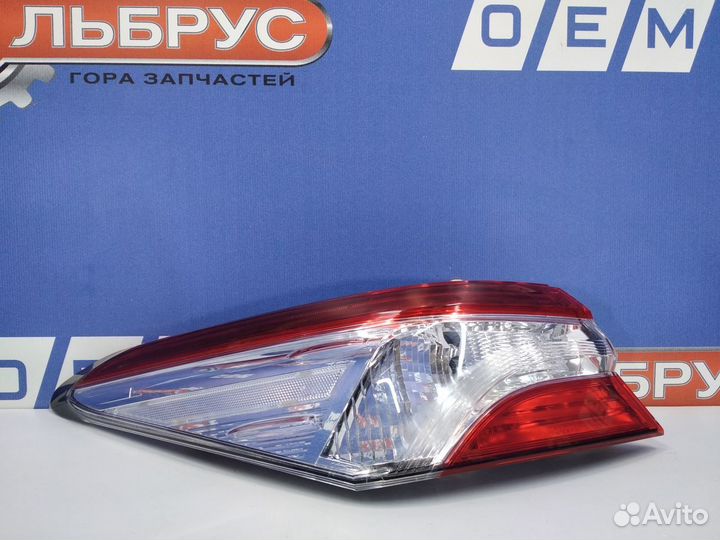 Фонарь левый внешний Camry 70