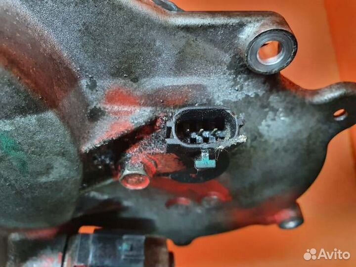 Крышка распредвала левая Infiniti Qx56 JA60 5.6