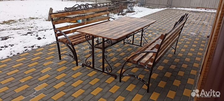 Стол и скамейки