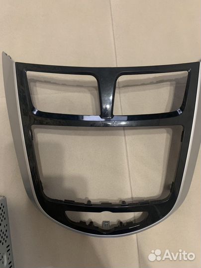 Штатная магнитола на Hyundai Solaris 2013