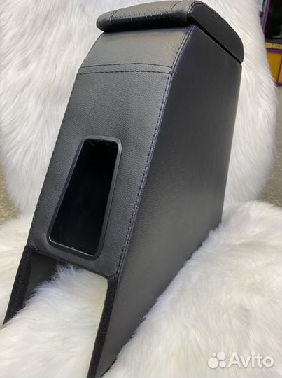 Подлокотник на LADA X Ray черный