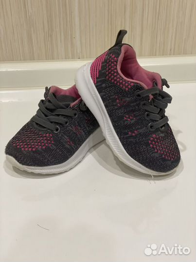 Кроссовки детские