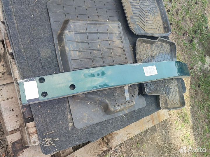 Dodge stratus усилитель переднего бампера