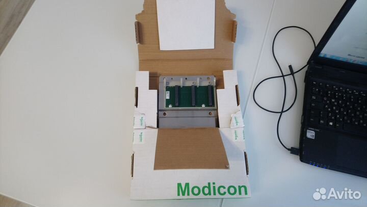 Modicon Quantum шасси 140XBP00300 Schneider