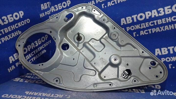 Задний правый стеклоподъемник Ford Focus 2 седан