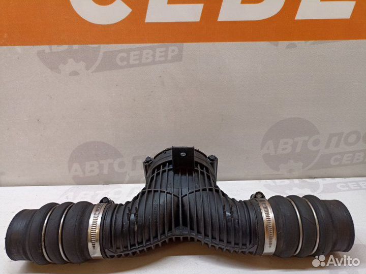 Патрубок впускной системы Porsche Cayenne Turbo