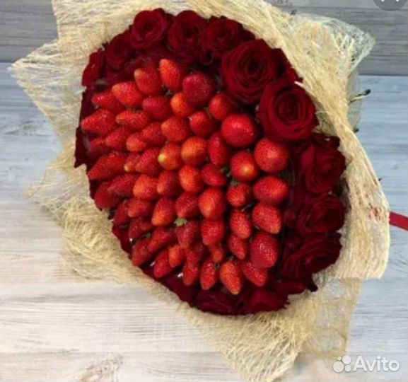 Букет на подарок из конфет фруктов с доставкой